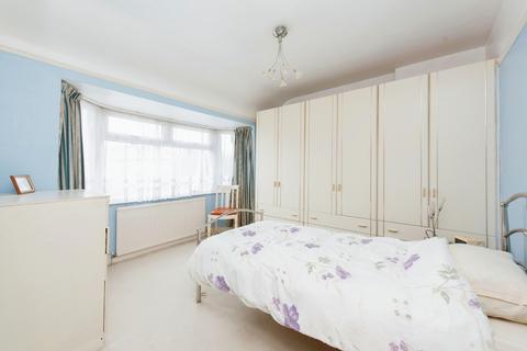 87 Hall Farm Drive, Twickenham, TW2 7PG