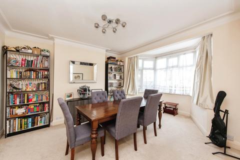 164 Percy Road, Twickenham, TW2 6JF