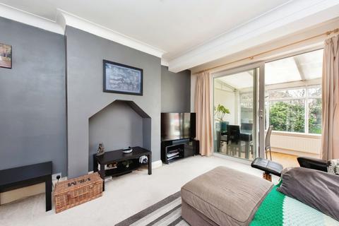 164 Percy Road, Twickenham, TW2 6JF