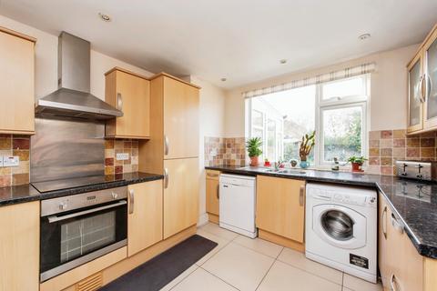 164 Percy Road, Twickenham, TW2 6JF
