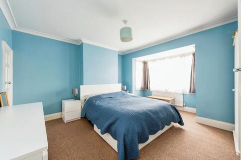 164 Percy Road, Twickenham, TW2 6JF