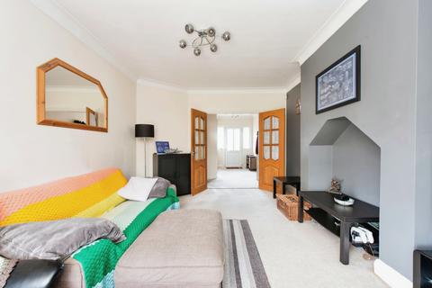 164 Percy Road, Twickenham, TW2 6JF
