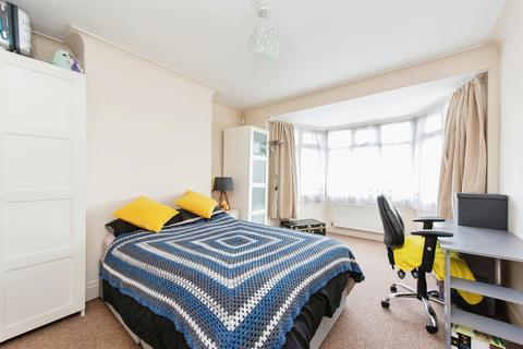 164 Percy Road, Twickenham, TW2 6JF