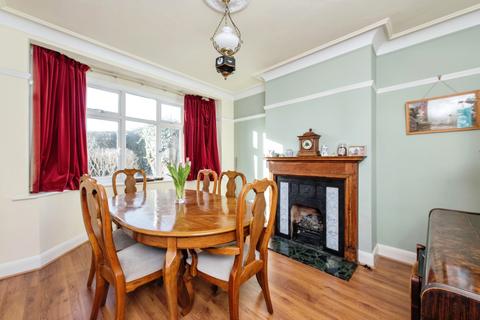 131 Hall Road, Isleworth, TW7 7PD