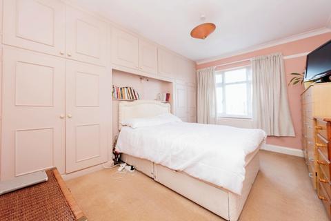 131 Hall Road, Isleworth, TW7 7PD
