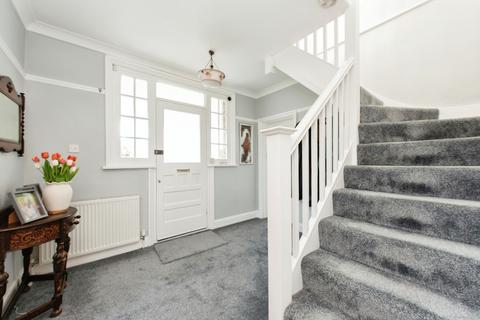 131 Hall Road, Isleworth, TW7 7PD