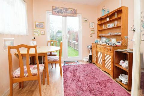 2 bedroom maisonette for sale, Redfern Avenue, Hounslow TW4