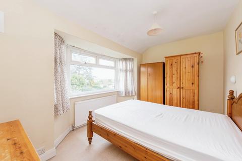 9 Hall Farm Drive, Twickenham, TW2 7PG