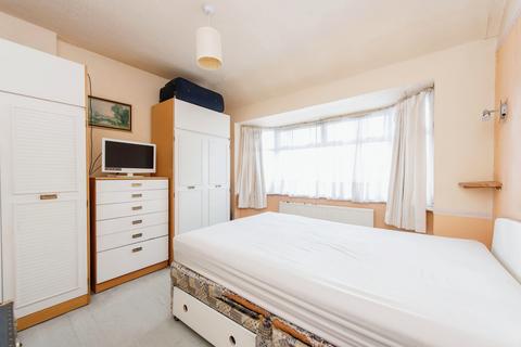 9 Hall Farm Drive, Twickenham, TW2 7PG