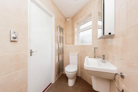 9 Hall Farm Drive, Twickenham, TW2 7PG