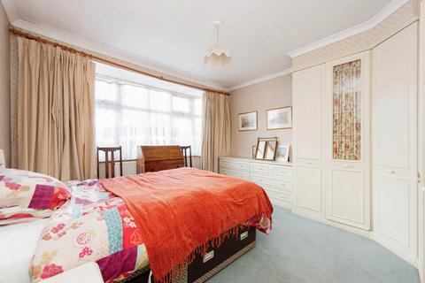 38 Heathside, Whitton, Hounslow, TW4 5NN
