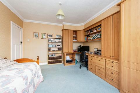 38 Heathside, Whitton, Hounslow, TW4 5NN
