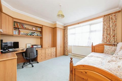 38 Heathside, Whitton, Hounslow, TW4 5NN