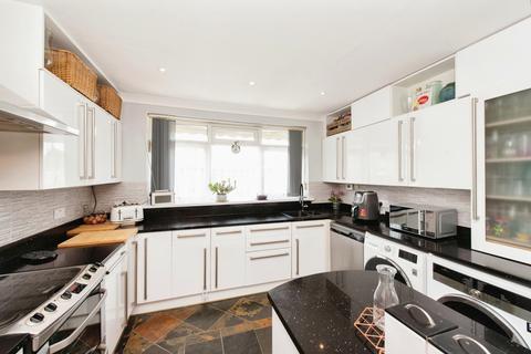 4 bedroom terraced house for sale, Hospital Bridge Road, Whitton. Twickenham TW2