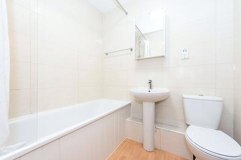 1 bedroom flat for sale, Grove Road, Hounslow TW3