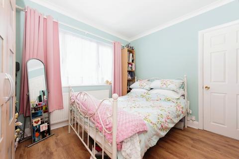 427 Chertsey Road, Twickenham, TW2 6LS