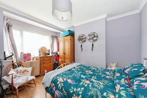 427 Chertsey Road, Twickenham, TW2 6LS