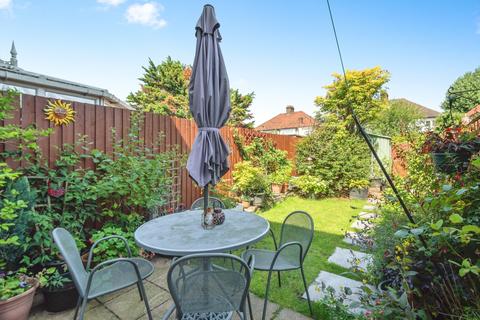 427 Chertsey Road, Twickenham, TW2 6LS