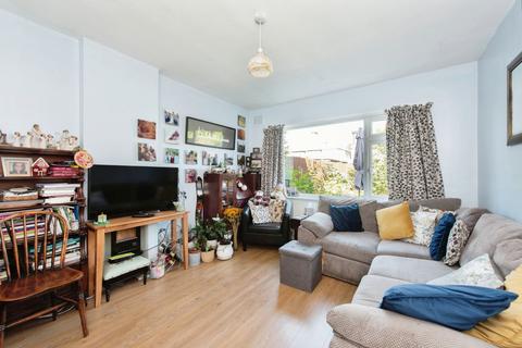 427 Chertsey Road, Twickenham, TW2 6LS