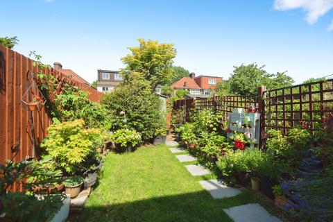 427 Chertsey Road, Twickenham, TW2 6LS
