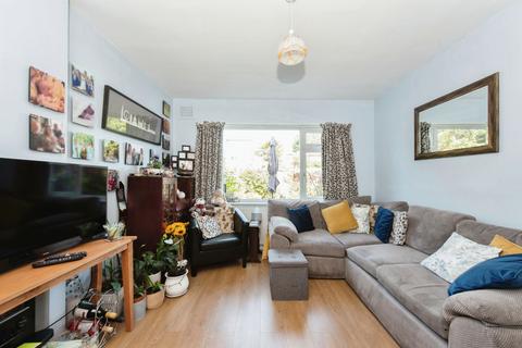 427 Chertsey Road, Twickenham, TW2 6LS