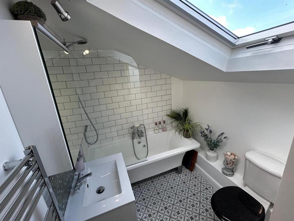 Bathroom 3.jpg