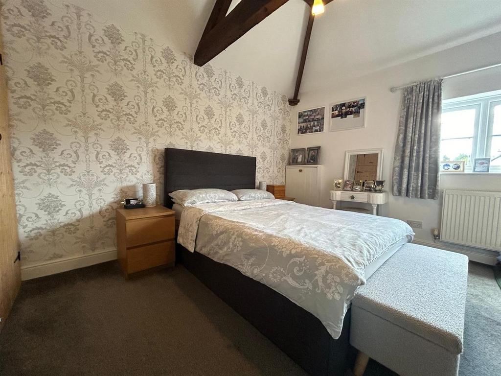 Master bed 3.jpg