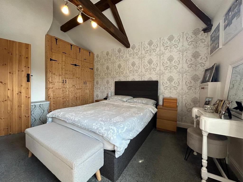 Master bed 2.jpg