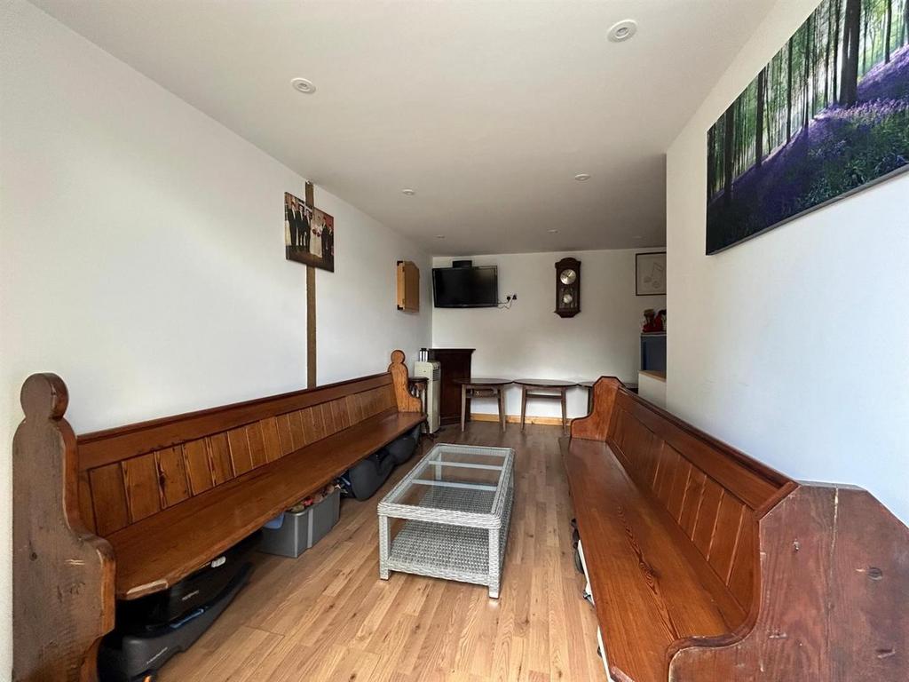 Bar 5.jpg