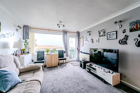 2 bedroom flat for sale, Fort Road, Newhaven