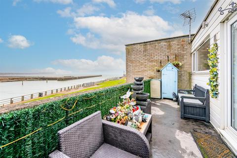 2 bedroom flat for sale, Fort Road, Newhaven