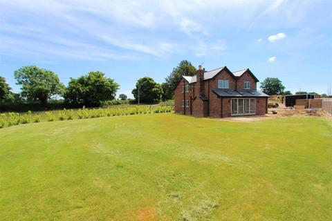 4 bedroom detached house to rent, Congleton Road, Marton