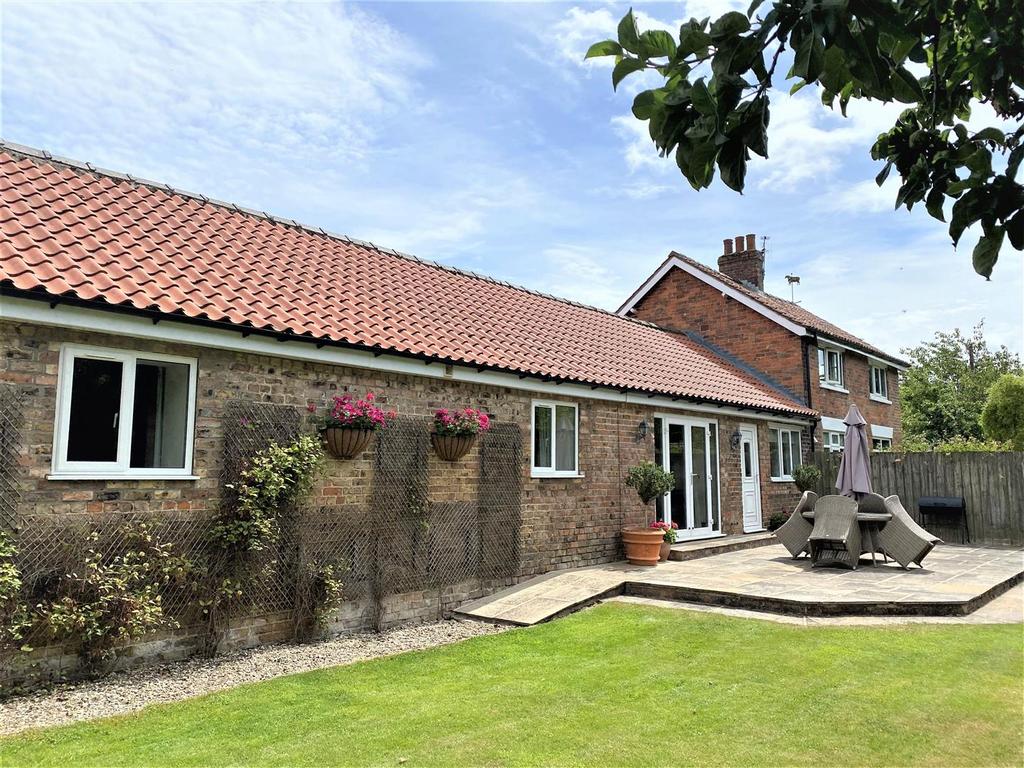 Holiday cottage 1.jpg