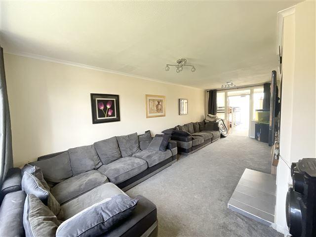 Lounge/ Dining