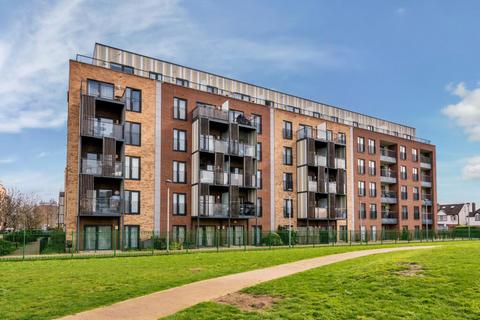 1 bedroom penthouse to rent, Arc Court, Romford RM7