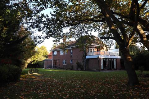 6 bedroom detached house for sale, Winnington Close, Hampstead Garden Suburb