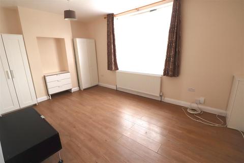 2 bedroom flat to rent, Pinner Road, Harrow