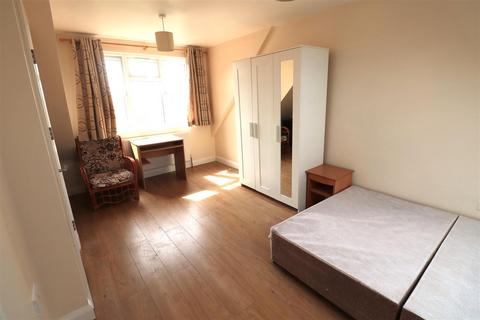 2 bedroom flat to rent, Pinner Road, Harrow