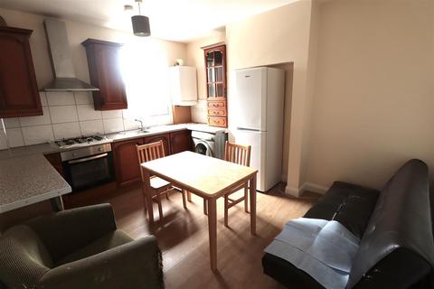 2 bedroom flat to rent, Pinner Road, Harrow