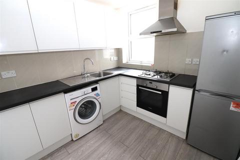 2 bedroom flat to rent, Byron Road, Wealdstone, Harrow