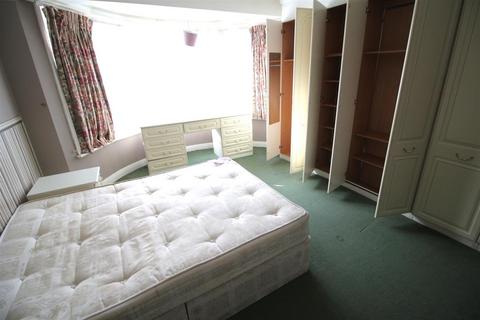 1 bedroom in a house share to rent, Parkside Way, Harrow