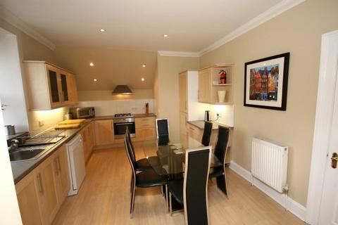 3 bedroom flat to rent, George Street, Edinburgh