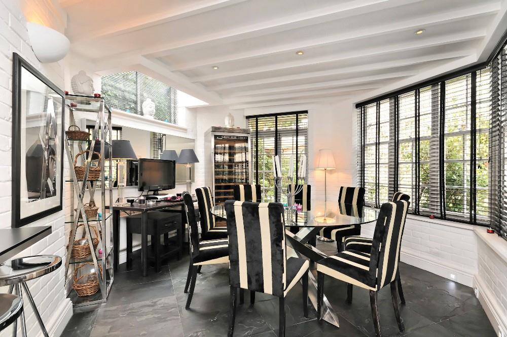 Dining Area.jpg