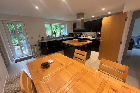 4 bedroom house to rent, Wimborne Road, Colehill, Wimborne