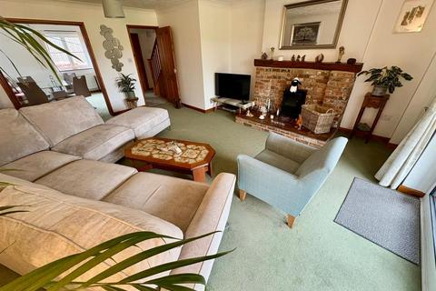 3 bedroom link detached house to rent, Horton