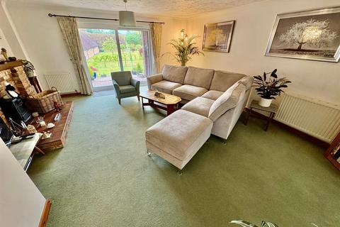 3 bedroom link detached house to rent, Horton