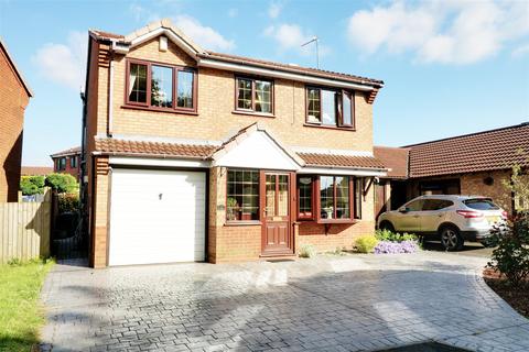 4 bedroom detached house for sale, Woodbridge Close, Bloxwich