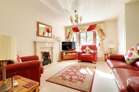 4 bedroom detached house for sale, Woodbridge Close, Bloxwich