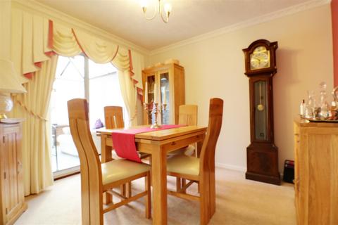 4 bedroom detached house for sale, Woodbridge Close, Bloxwich