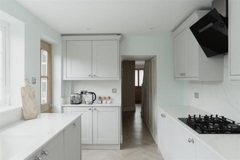 17 Mark Street, Reigate, RH2 0BL